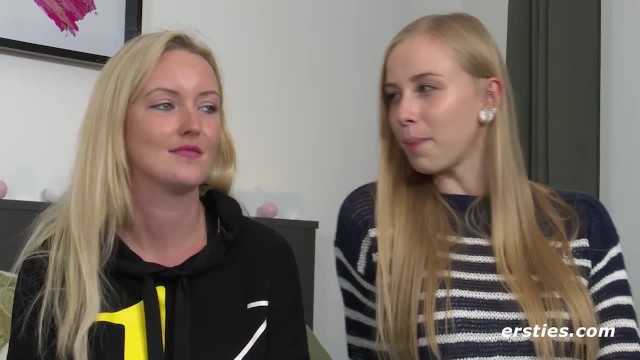 Heiße deutsche Blondine dominiert ihre geile Freundin