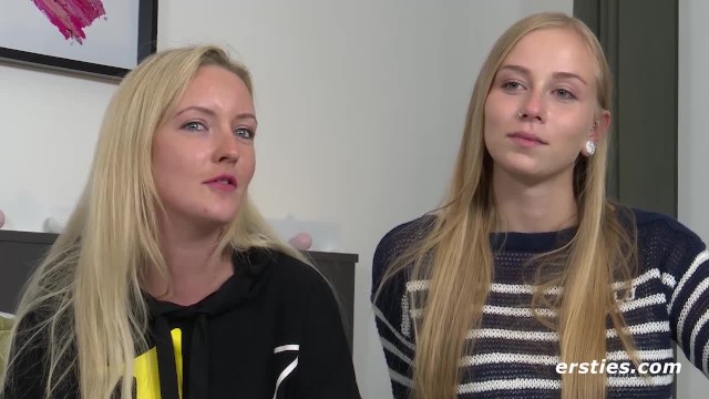 Heiße deutsche Blondine dominiert ihre geile Freundin