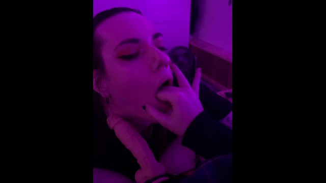 Партнер Дает Мне Горячий Минет [Стонет]