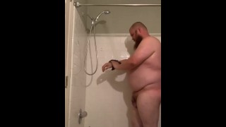 Hot oso juega en la ducha