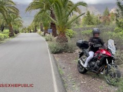 Video Motorcycle pose, orgasm outdoors by the roadside