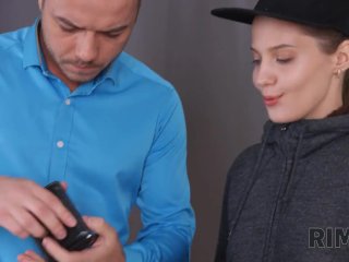 RIM4K. Guy buys phone and asslicking by the delivery girl is a bonus