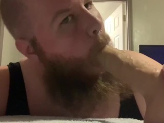 Муж феминизированный и на лице!