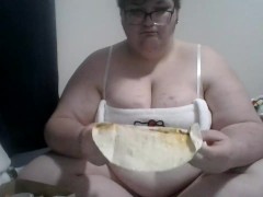 BBW Feedee eats Taco Bell - Screenshot 4 of 16 - Feedee