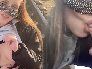 Девушка глотает сперму на рельсах