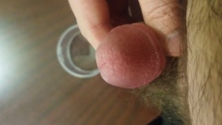射在杯子里