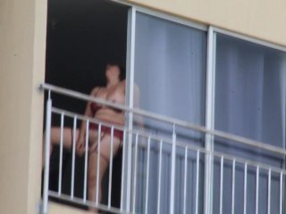 a mi vecina le encanta masturbarse al aire libre- porno en español