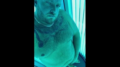 Hairy tattooed daddy with big cock cums on the sunbeds 