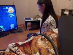 Пока моя соседка играет в игру ведьмак я курю и мастурбирую - Lesbian_illusion - Screenshot 16 of 16 - женская мастурбация