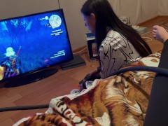 Пока моя соседка играет в игру ведьмак я курю и мастурбирую - Lesbian_illusion - Screenshot 7 of 16 - женский оргазм
