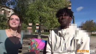 Ragazza amatoriale e IL SUO PRIMO HARDCORE INTERRAZZIALE! Una giornata indimenticabile per Malafalda