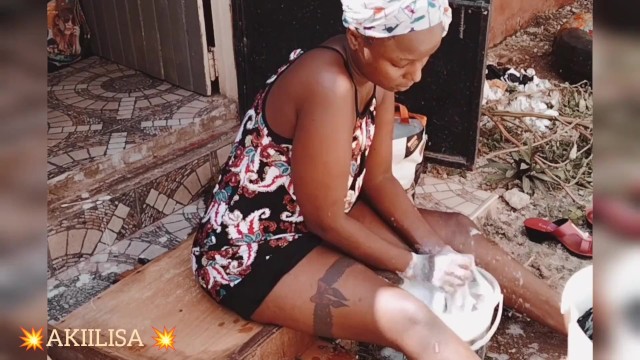 African girl washing clothes/Akiilisa free porn//