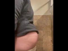 Sexy Big Booty White Girl at work 😈 - Screenshot 10 of 16 - Thick Ass
