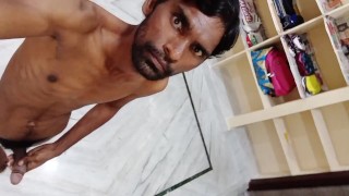Rajesh home tour masturbação, mostrando cuzinho, bunda e gozando no banheiro