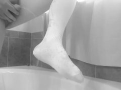 Peeing - Screenshot 14 of 16 - Suburbs