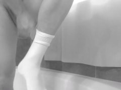 Peeing - Screenshot 2 of 16 - Piss