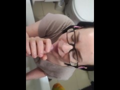 ЗРЕЛАЯ МИЛФА ПРИШЛА КО МНЕ И ОТСОСАЛА ЗА ДЕНЬГИ - Screenshot 1 of 16 - Butt