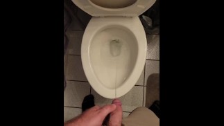 趁着硬尿尿