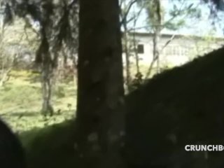 un beua latino muscle se fai tbaiser en plein exihb lieu de drague par un black