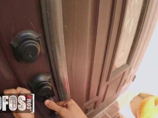 Mofos - Lucky Locksmith Finds Serena Santos Locked Out Of Her Home Completely Naked & Can't Help It screenshot number 0