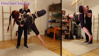 Chica shibari en suspensión lateral; Cuerda en la entrepierna, nalgadas y bastinado divertido