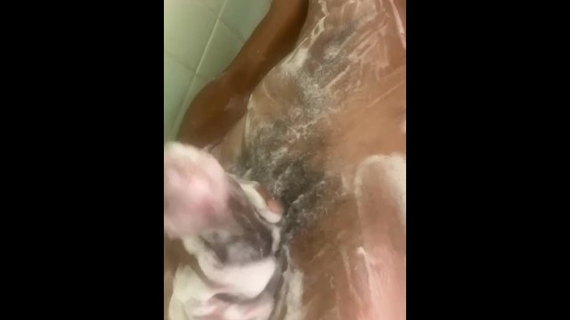 YoungNHung313 BBC Playing In Shower