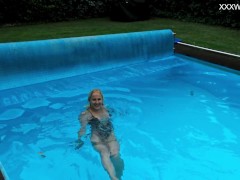 Yet Emily Ross astonishes again underwater - Screenshot 2 of 16 - Russian