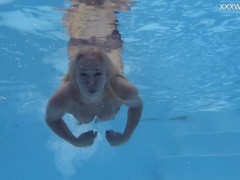 Yet Emily Ross astonishes again underwater - Screenshot 8 of 16 - Sexy Tits
