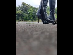 女装 レザーフェチ ブーツフェチ 踏み潰し 女王様 ミストレス domina 日本人  男の娘 - Screenshot 2 of 16 - Trampling