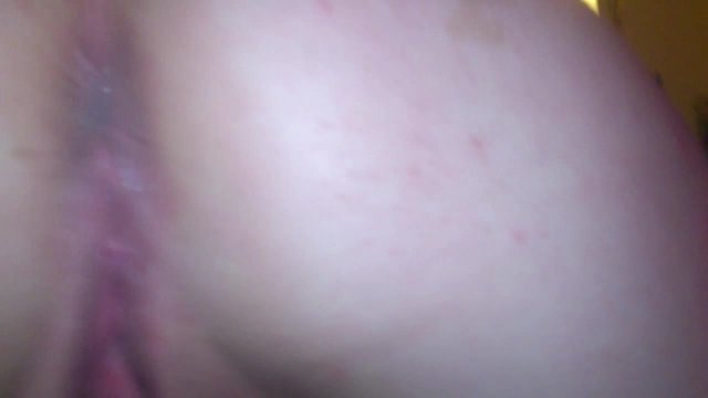 ich reibe meine Keule an ihrer Fotze bis sie stöhnend abspritzt