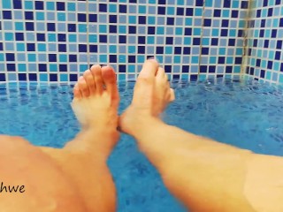 水のあるプールの足