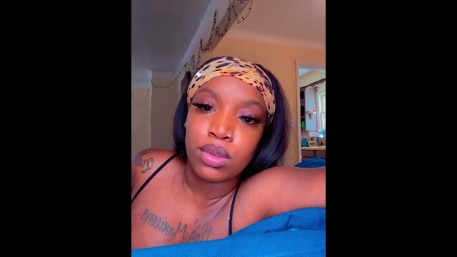Dark skin Full Lips 🔥
