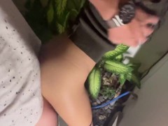 夜晚的女孩拖着家伙进入一个偏僻的小巷，玩了一个小恶作剧 - Screenshot 8 of 16 - Fetish