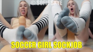 Fußballmädchen Sockjob Sofie Skye Sockenfetisch Fußballsocken Knick KOSTENLOSER ERWEITERTER TEASER Fußjobgeruch