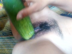 Pepino grande en mi panochita estrecha pensé que jamás me Hiba a entrar - Screenshot 13 of 16 - Dildo