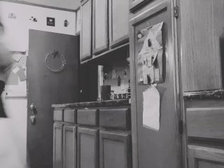 Twerking Tattooed Milf_pants off dance off