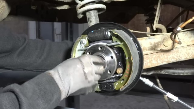 Watch Bondage Video:Жёлтый Запорожец. Серия 16.