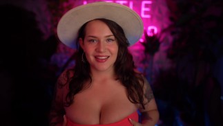 Little Clover Whispers ama mostrare le sue grandi tette naturali - NSFW ASMR