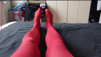 Nylonjunge liebt die Rote Feinstrumpfhose 1 ** Hoden FUN **