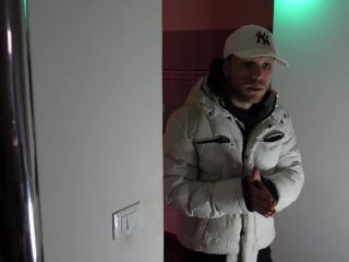 mega gnocca romana inizia il suo primo porno con il suo ragazzo (dialoghi in italiano)