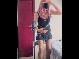 伪娘 // 吊带黑裙渔网袜，