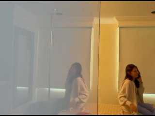 La chica de limpieza me graba mientras tengo sexo telefónico parte 1