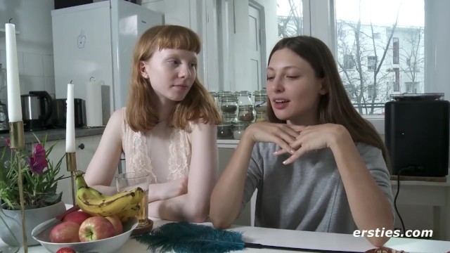 Ersties: Рыжеволосая красотка любит, когда ее стимулируют льдом