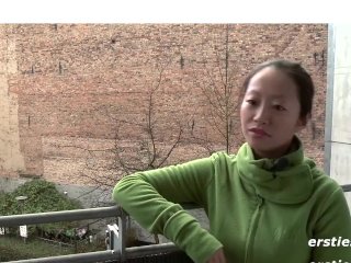 Ersties: Süße Neuberlinerin macht es sich selber