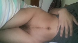 女孩身體中的男孩觸摸他的大硬公雞 - 真正的拉丁裔 18 歲 LGBT+ - 你喜歡我的身體嗎？操我！！