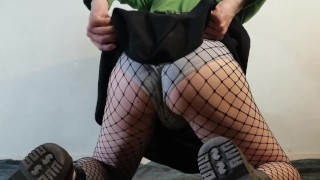 Lindo femboy muestra su gran culo