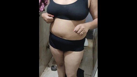 Indiana Bhabhi nude banho vídeo falando sujo em hindi