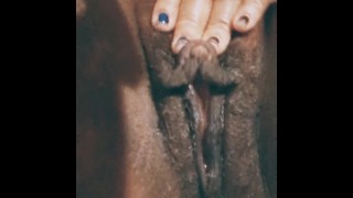 sexy gros clitoris Milf masterbates après avoir baisé 