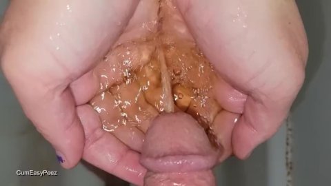 Kinky jeux de pisse sous la douche avec compilation de milf