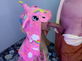 Me Cojo a_Una Unicornio Bien Putita y Me La_Chupa Hasta Acabarle En Las_Tetas